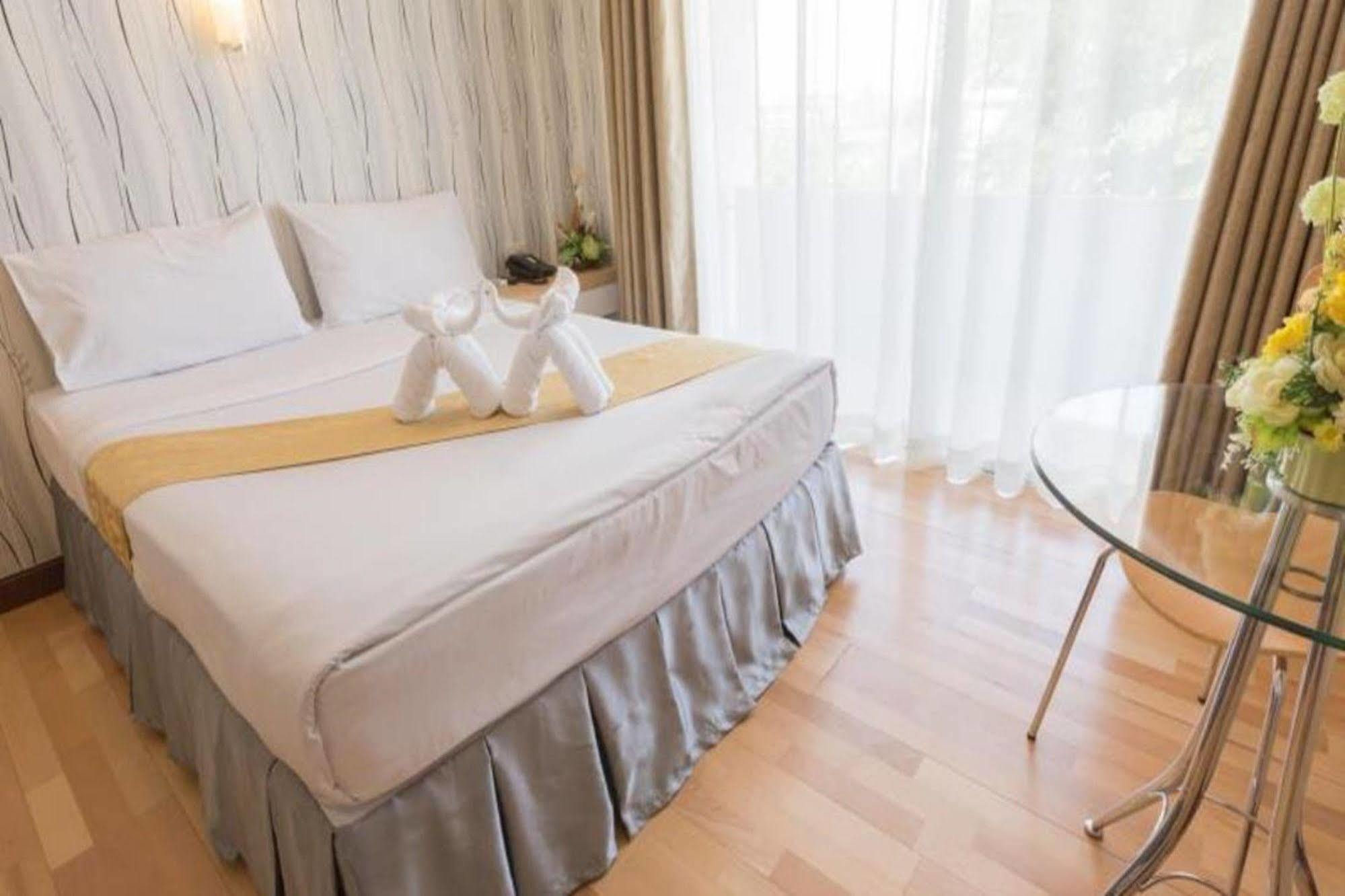 Korat Hotel - Sha Plus Nakhonratchasima Exterior photo
